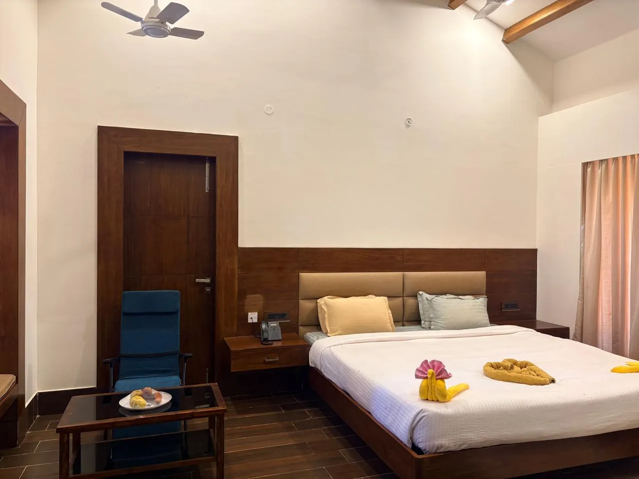 Deluxe room interior at The King's Hotel